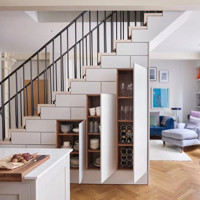 How to decorate a small room under staircase