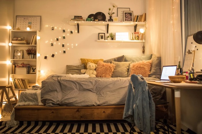 How to decorate a college dorm room cheap