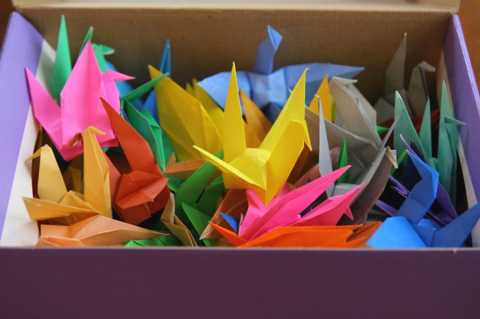 How to decorate your room with paper cranes